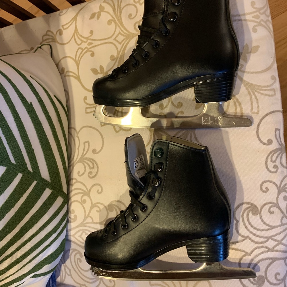 American Athletic Youth Girls Ice Skates - Black Faux Leather Size 13.
